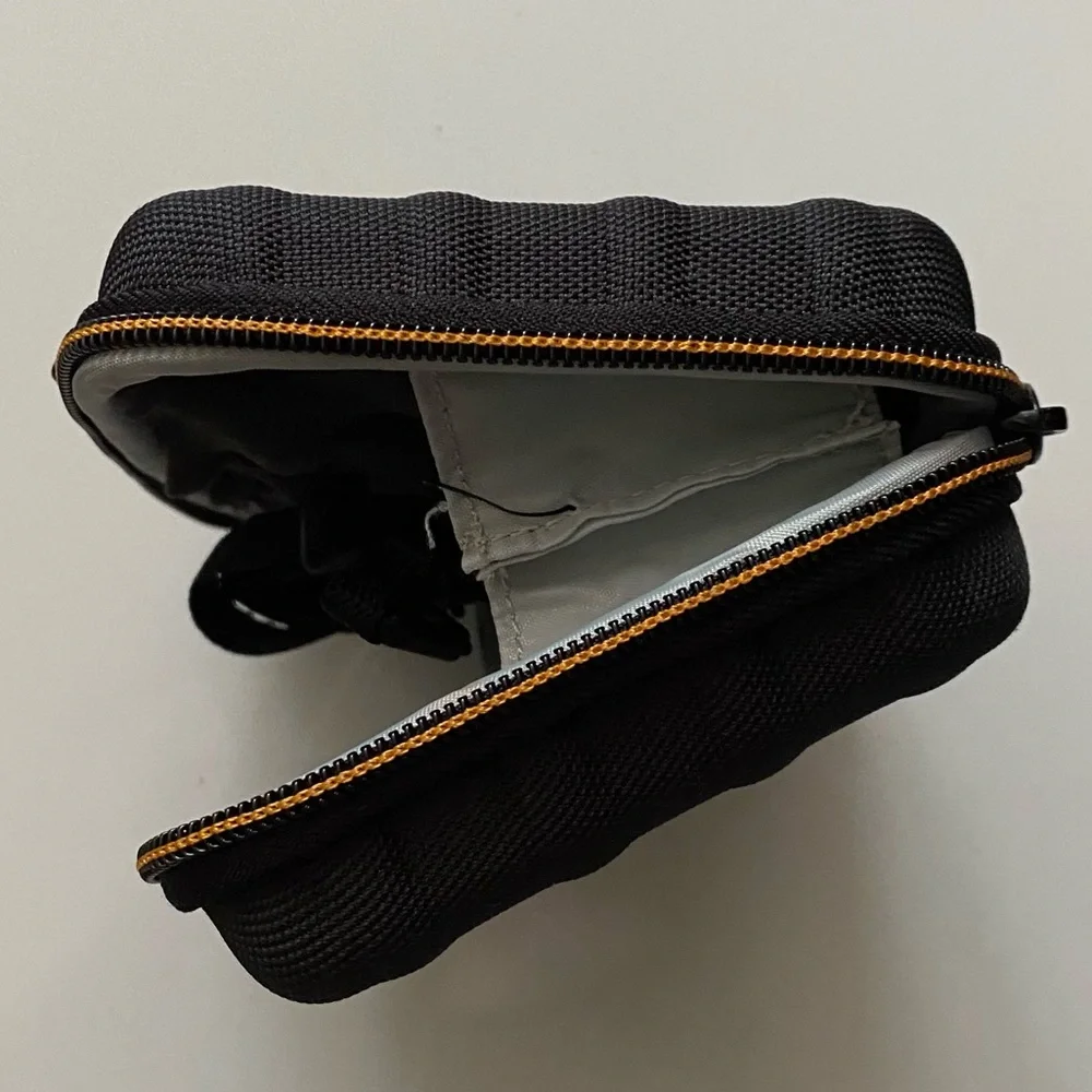 Lowepro Santiago 30 II Camera Bag for GoPro and Action Cameras - Picture 5 of 9